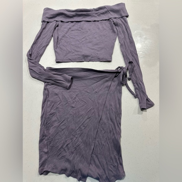 Off the shoulder two piece set - Picture 2 of 4